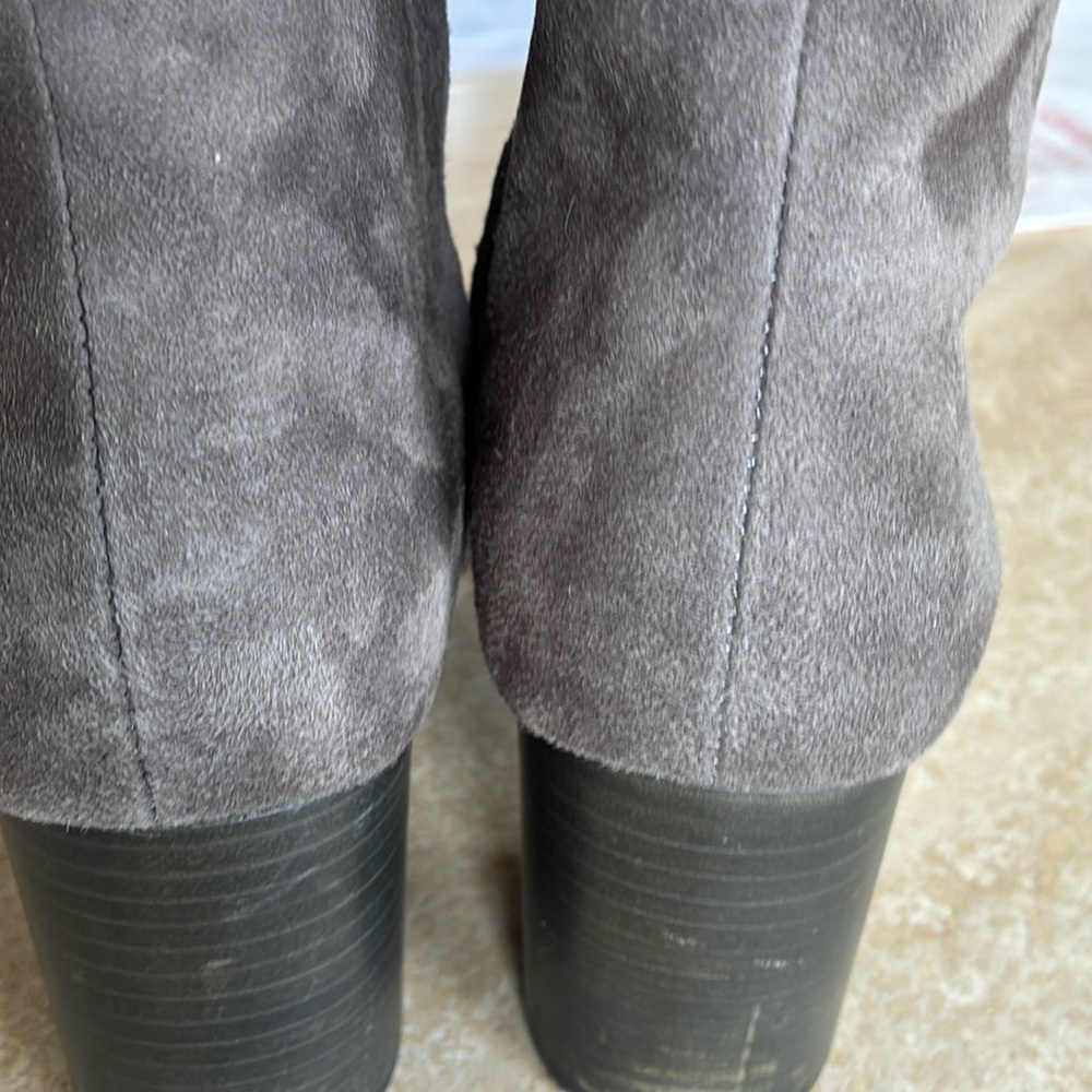 DIANE VAN FURSTENBERG grey suede ankle boot, inside zip, block heel 37.5 DVF - Picture 8 of 16